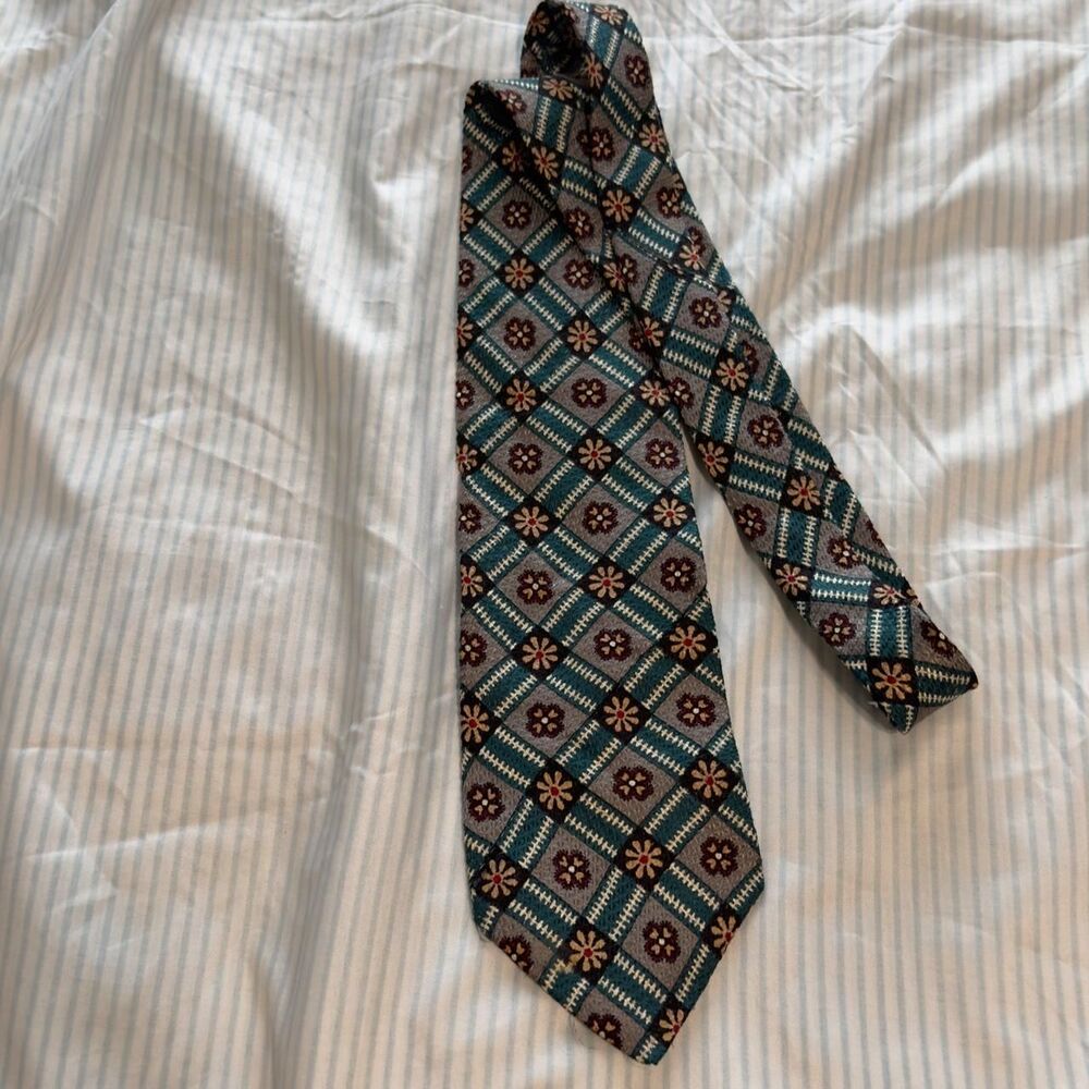 George Machado Zylos Geometric Floral Pattern 100% Italian Silk Necktie